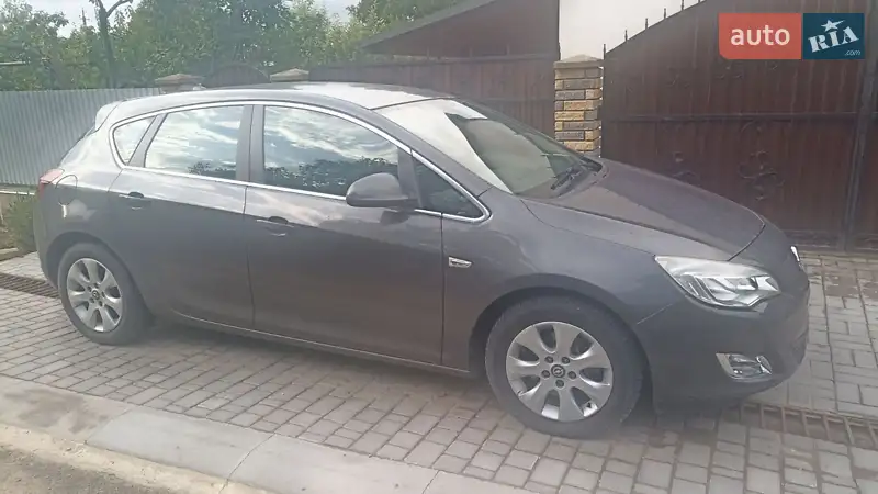 2012 opel astra