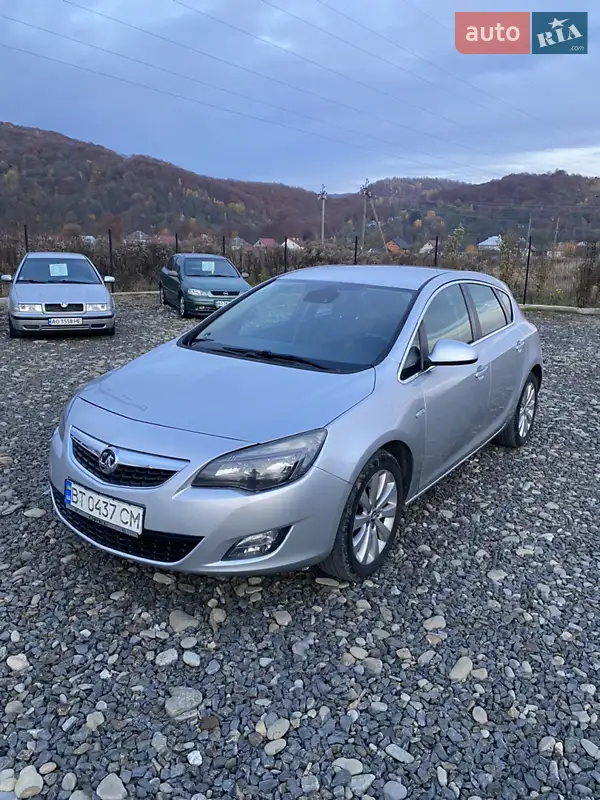 2011 opel astra