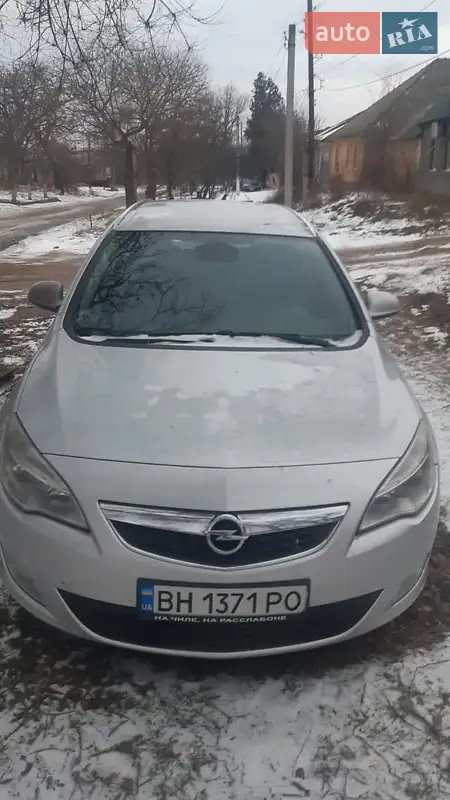 2011 opel astra