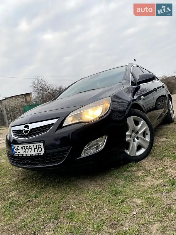 2011 opel astra sports tourer