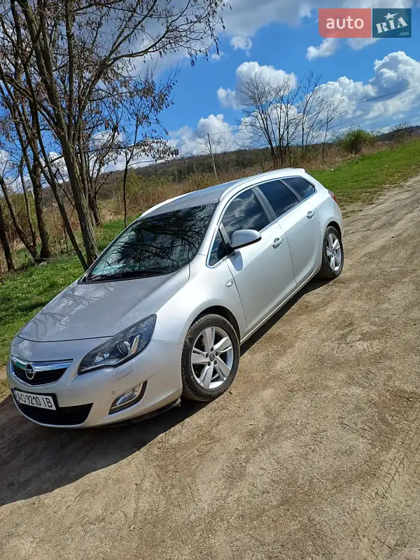 2011 opel astra sports tourer