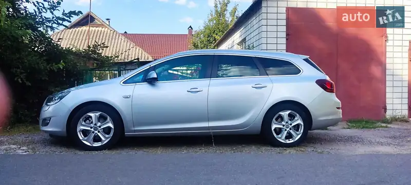 2011 opel astra sports tourer