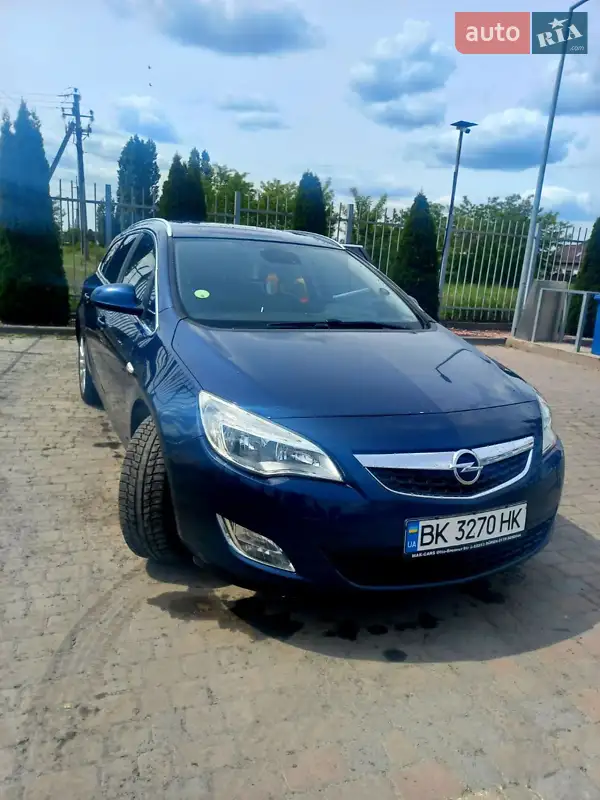 2011 opel astra