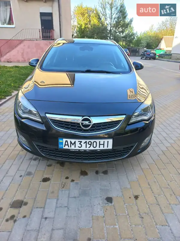 2012 opel astra