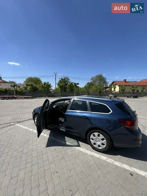 2012 opel astra sports tourer