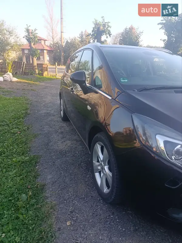2012 opel zafira