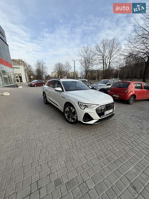 2021 AUDI e-tron