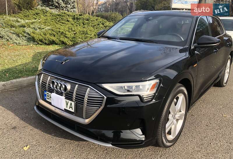 2019 AUDI e-tron