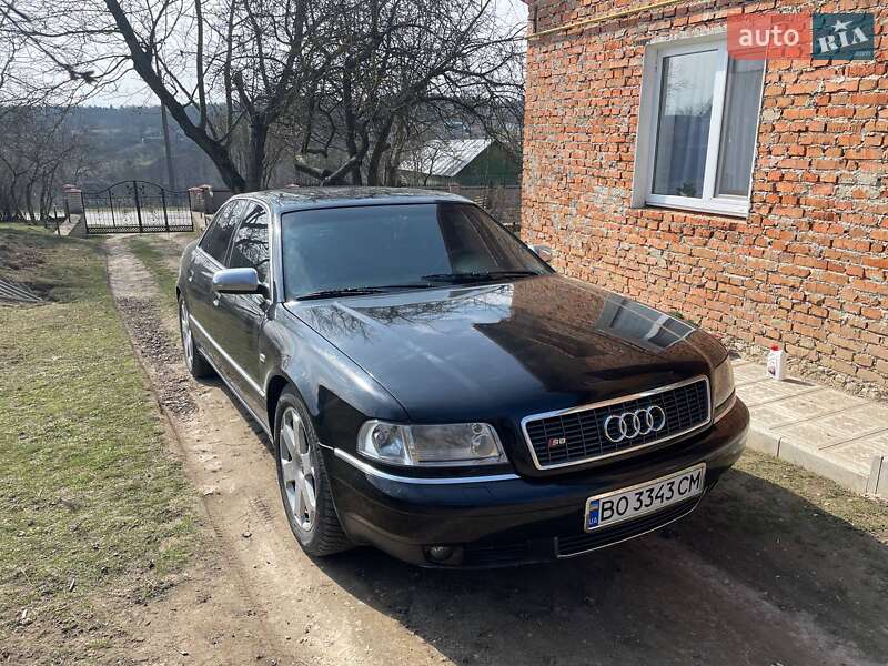 2000 audi s8
