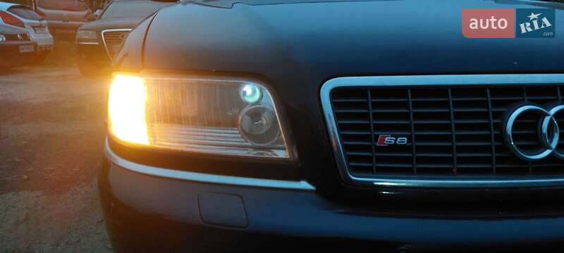 2000 audi s8
