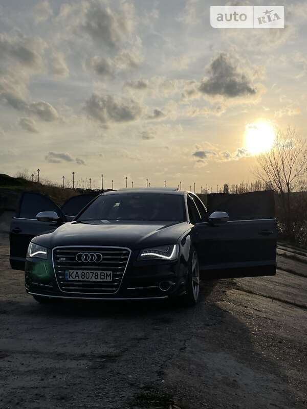 2012 audi s8