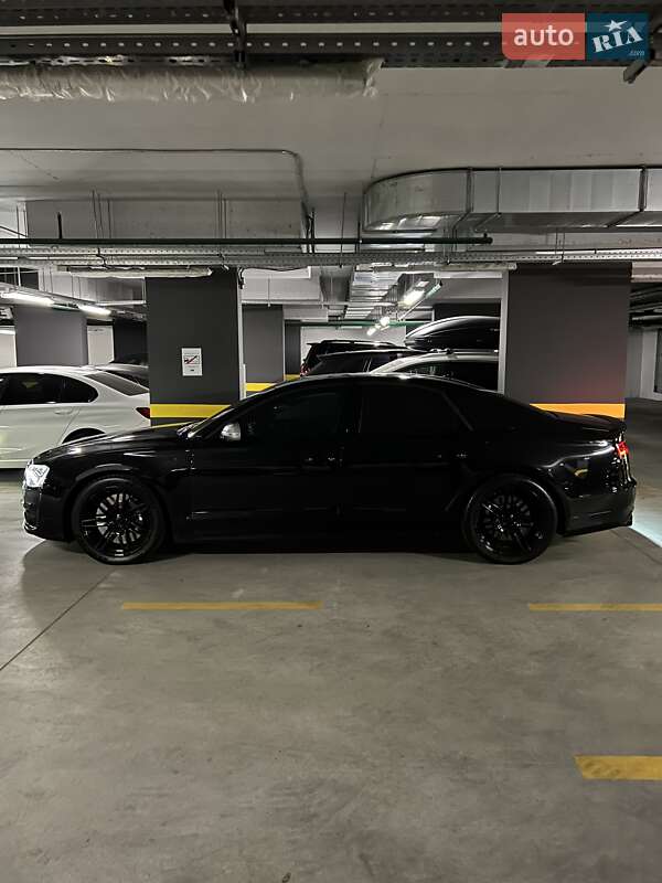 2012 audi s8