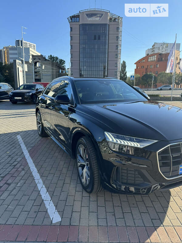 2019 audi q8