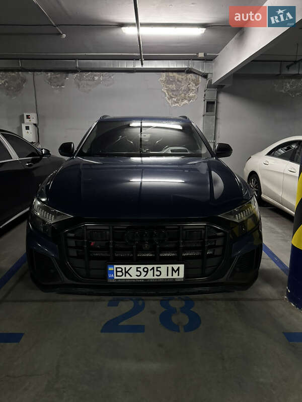 2021 audi sq8