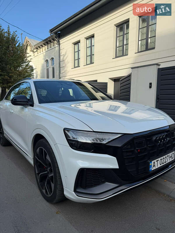 2022 audi sq8