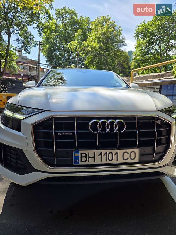 2019 audi q8