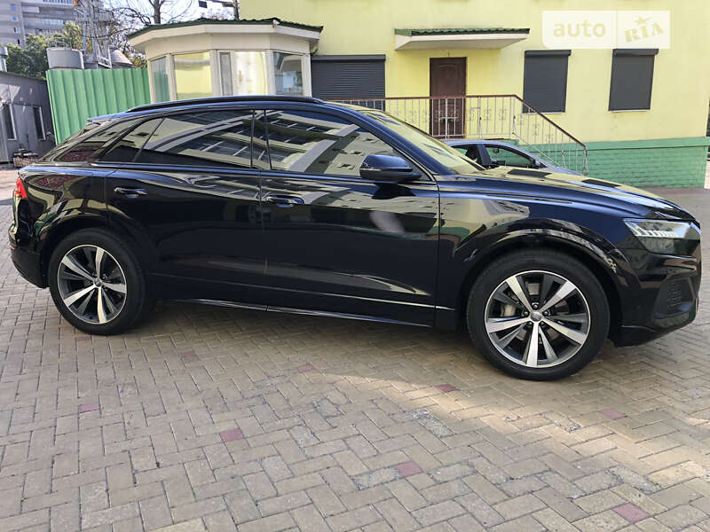 2019 audi q8