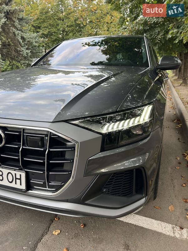 2019 audi q8