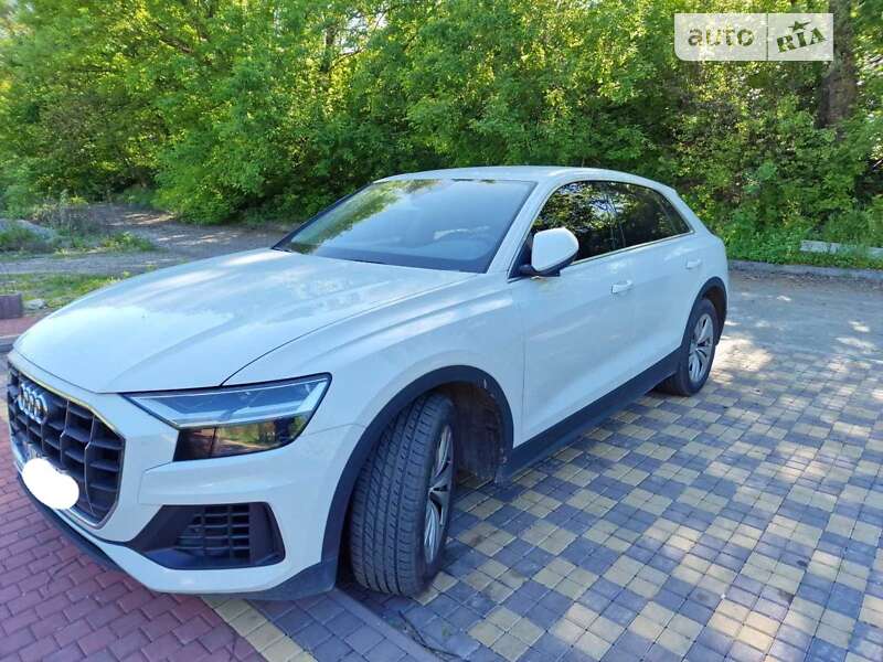 2019 audi q8