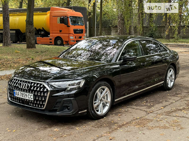 2022 audi a8