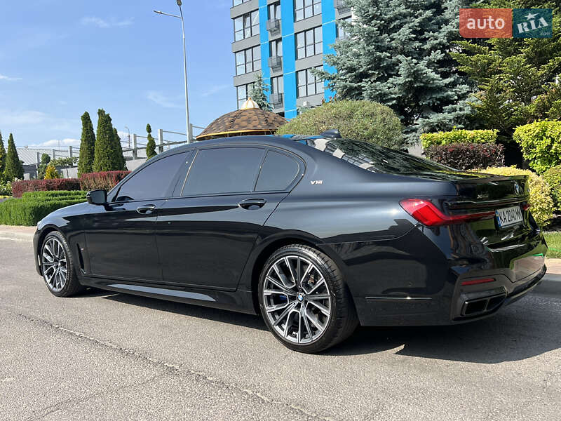 2022 bmw m760li