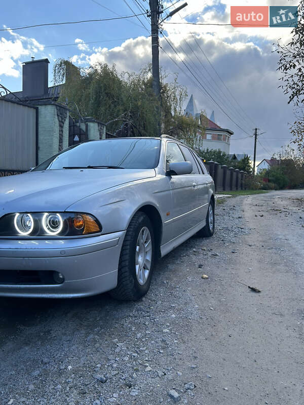 2003 bmw 520i