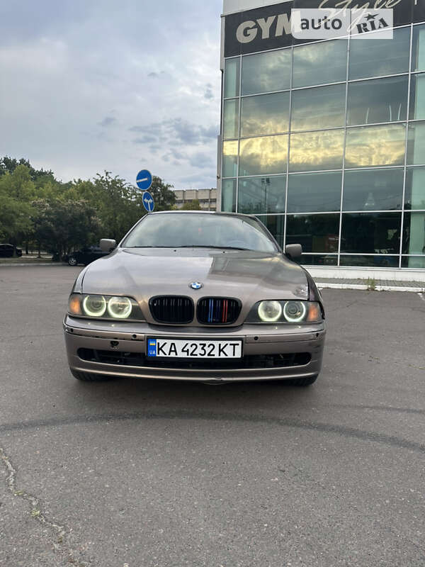 2002 bmw 520i