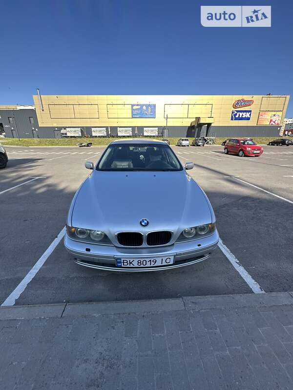 2003 bmw 520i