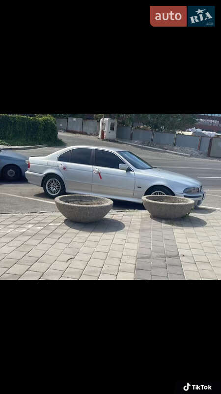 2002 bmw 520i