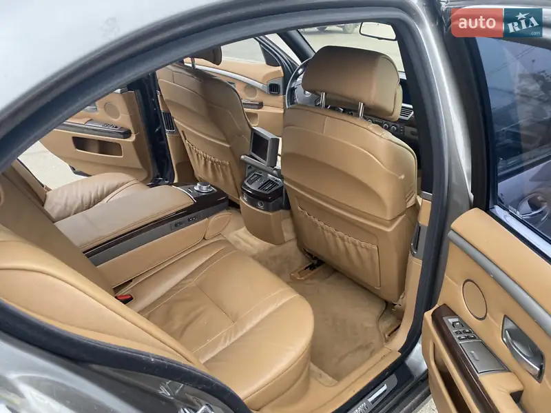 2008 bmw 740i