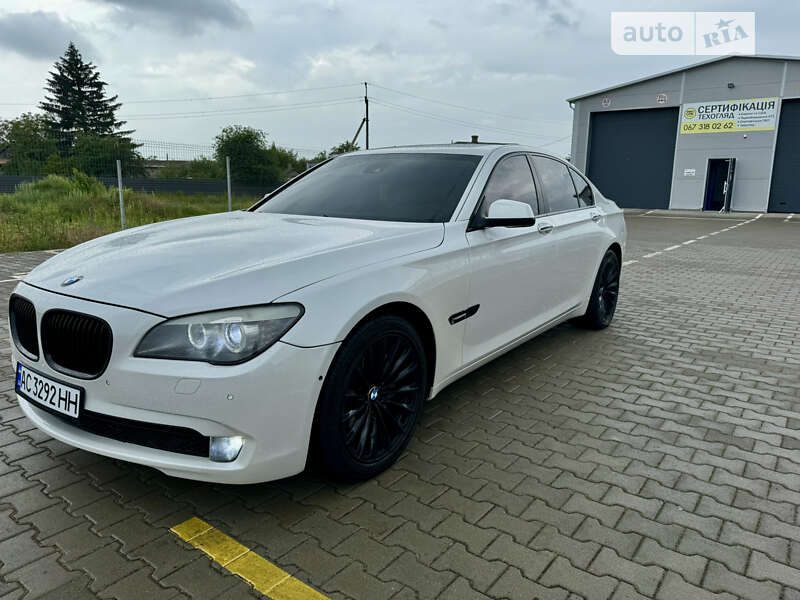 2011 bmw 740i