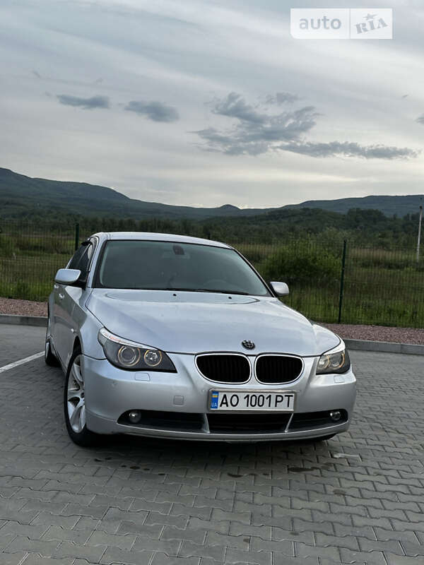2003 bmw 520i