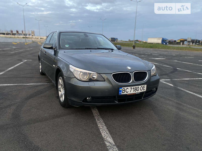 2003 bmw 520i