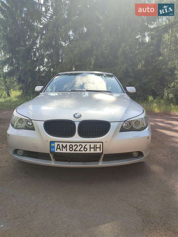 2003 bmw 520i