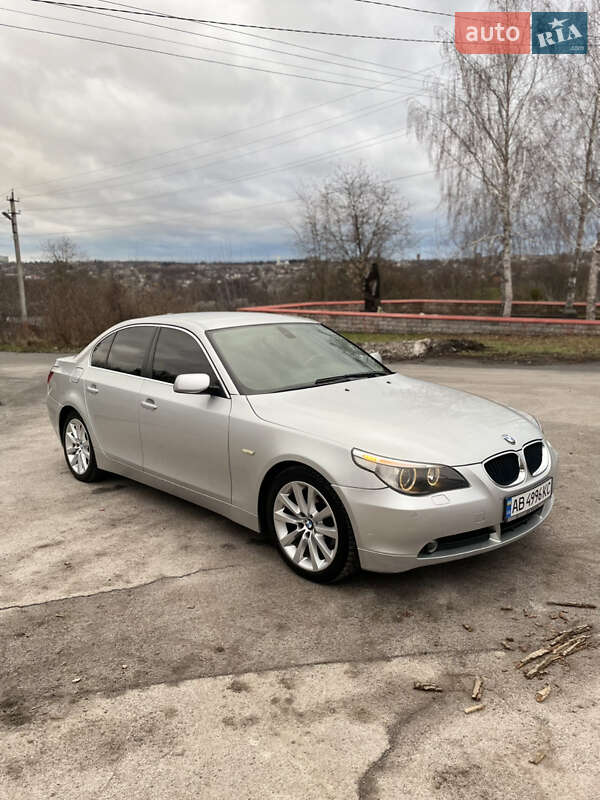 2003 bmw 520i