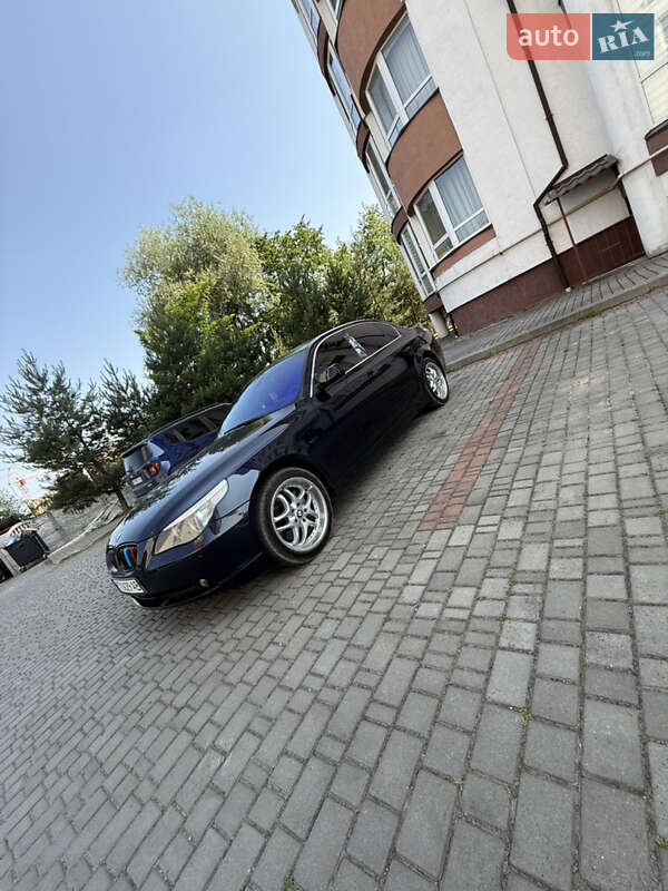 2003 bmw 520i