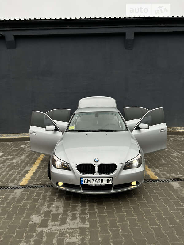 2003 bmw 520i