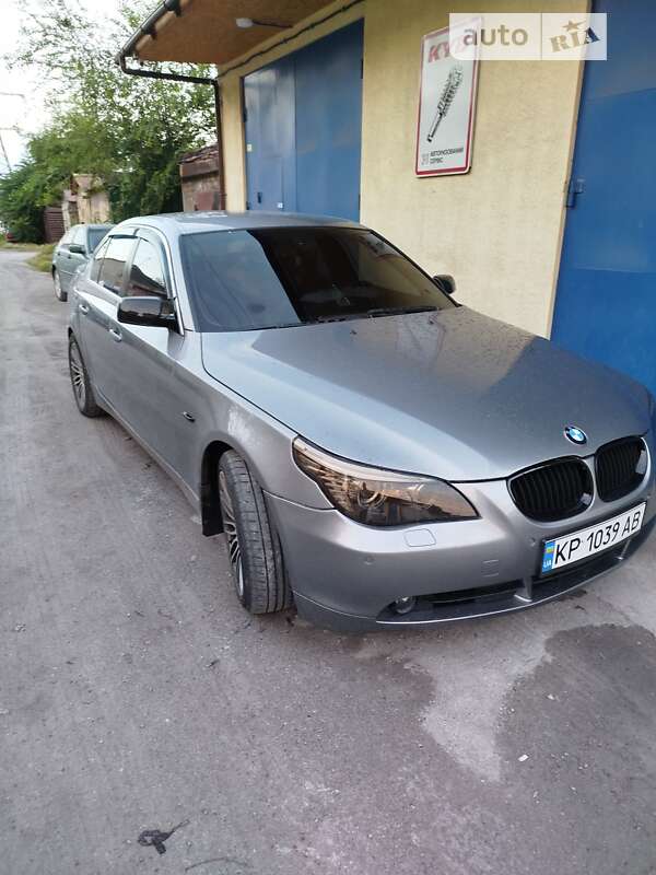 2003 bmw 520i
