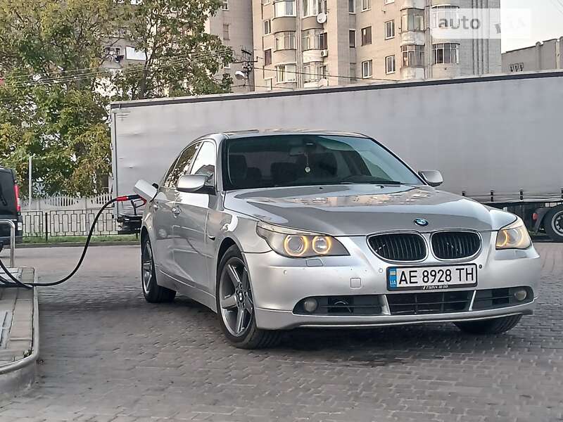 2005 bmw 530i