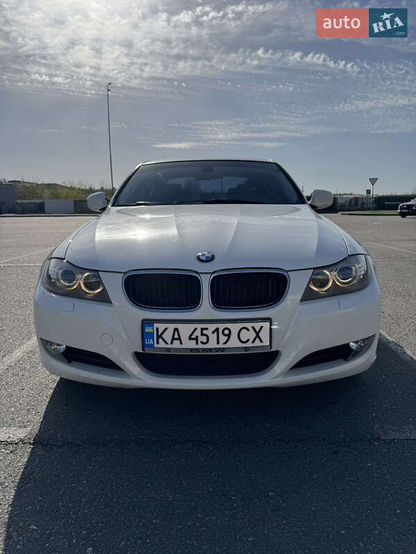 2011 bmw 318i