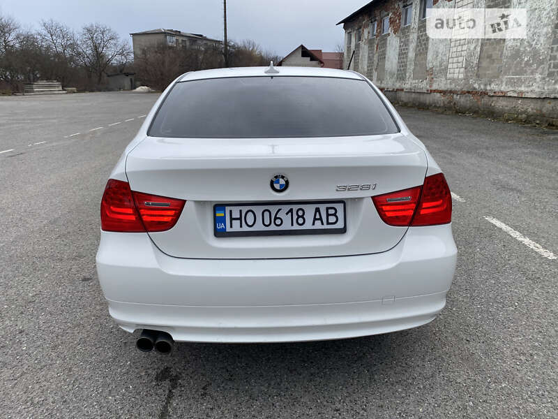 2011 bmw 3 series