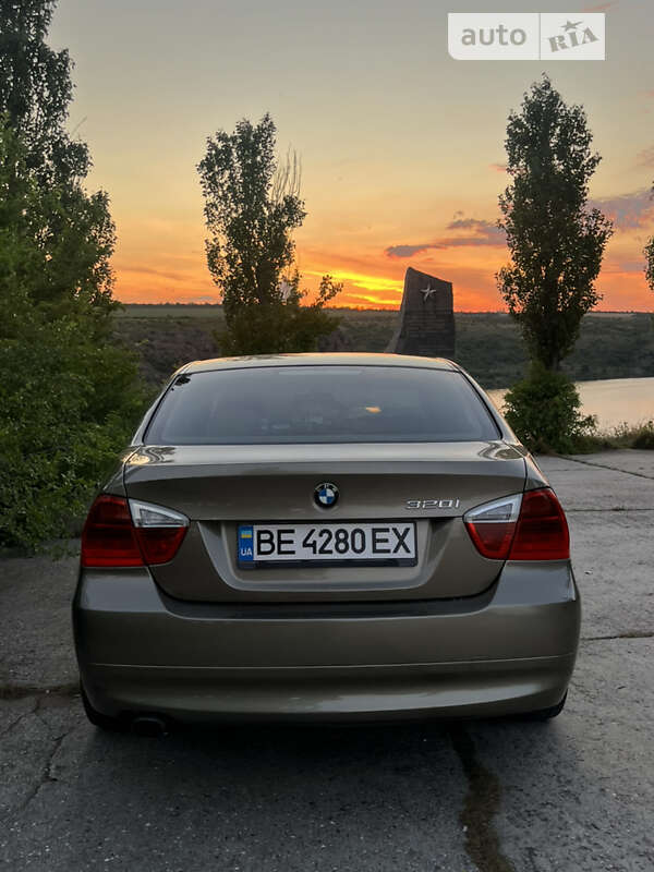 2005 bmw 320i