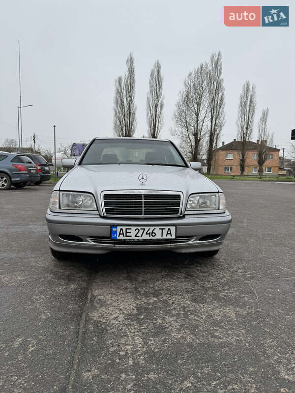2000 mercedes-benz c 220