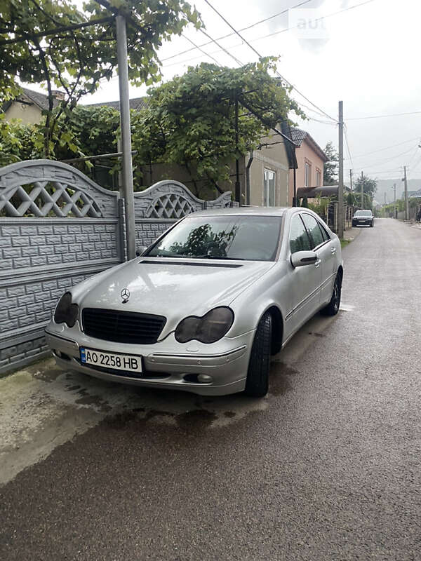 2001 mercedes-benz c 220