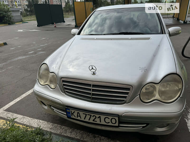 2004 mercedes-benz c 200