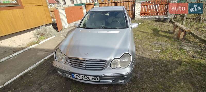 2005 mercedes-benz c 320