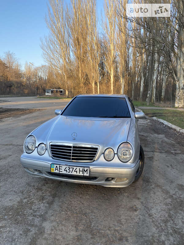 1999 mercedes-benz e 220