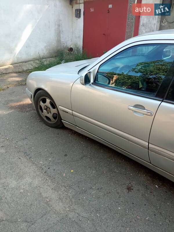 1999 mercedes-benz e 220
