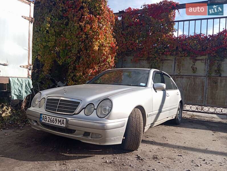 2001 mercedes-benz e-220