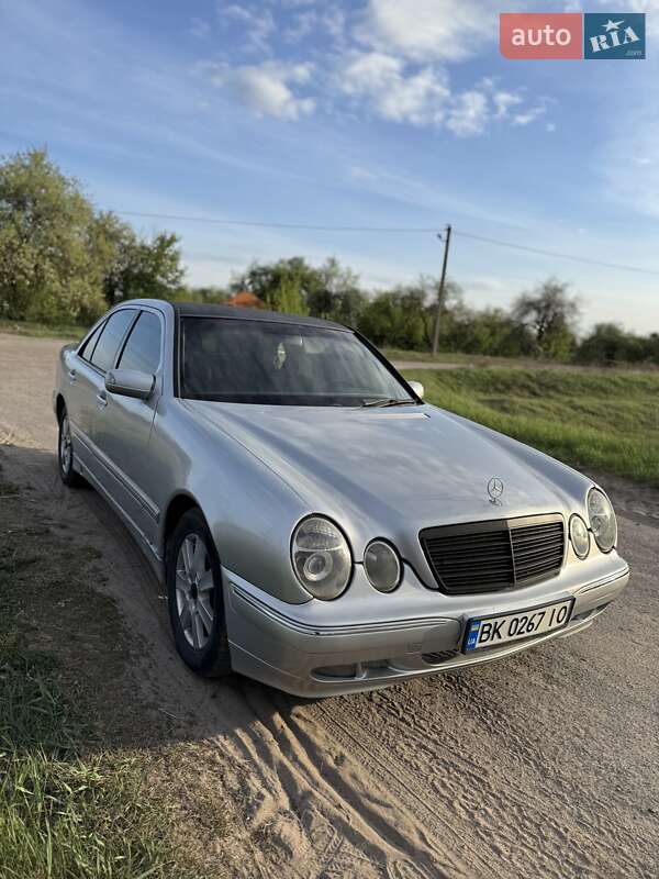 2001 mercedes-benz e 220
